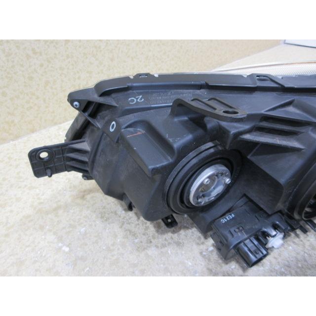 スバル インプレッサ GP GJ 純正 HID 右 ヘッドライト 刻印：2C