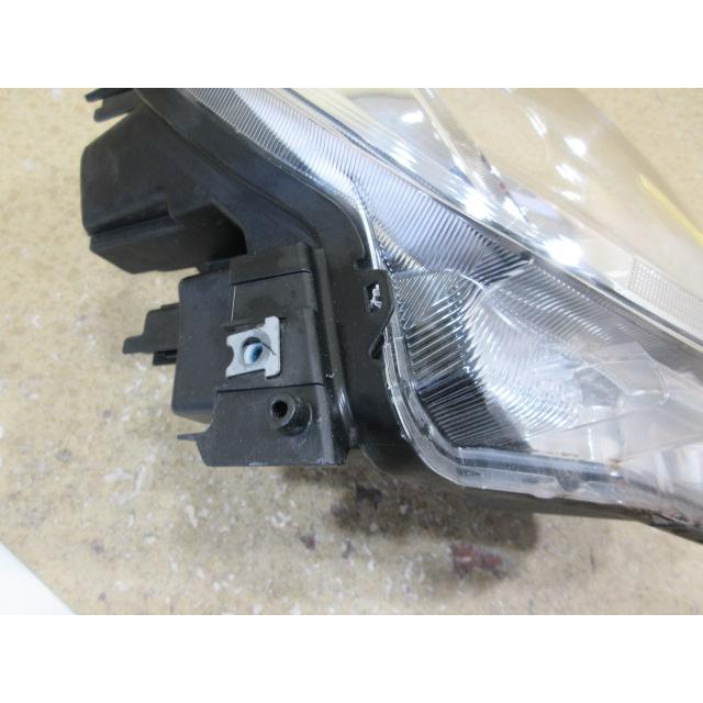 ダイハツ ムーヴ（LA250S）右ヘッドライト 純正品 ダイハツ キャスト LA250S LA260S 純正 ハロゲン 右 ヘッドライト