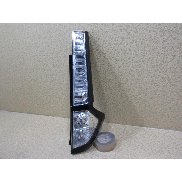 トヨタ　タンク　右テールランプ　M910A 良品 トヨタ タンク カスタム M900A M910A 純正 右 テール ランプ