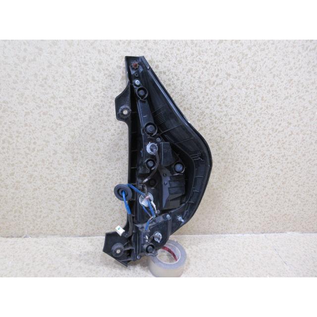 トヨタ　アクア　NHP10 右テール　STANLEY52-297 トヨタ アクア NHP10 中期 純正 左 テール ランプ STANLEY 52-297