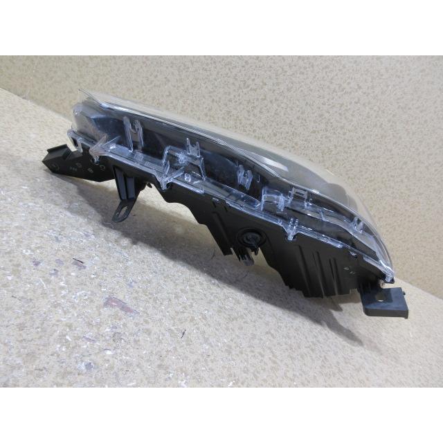 良品 トヨタ カローラ クロス ZVG11 純正 LED 左 ヘッドライト 刻印：X