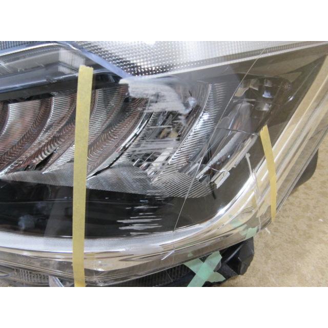 トヨタ ライズ A200A A210A 純正 LED 左 ヘッドライト 刻印：AD1