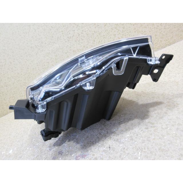 良品 トヨタ ルーミー M900A M910A 後期 純正 LED 右 ヘッドライト