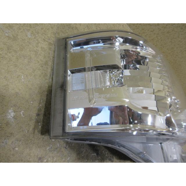 トヨタ ハイエース 200系 5型/6型/7型 純正 LED 右 ヘッドライト 刻印