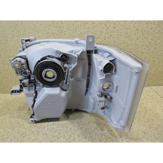 トヨタ ハイエース 200系 5型/6型/7型 ダークプライム 純正 LED 右