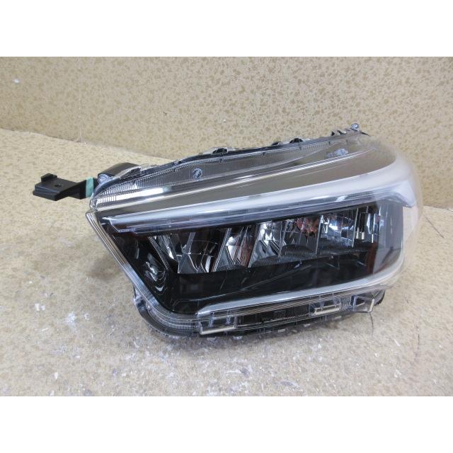 無傷　トヨタ　RAIZE/ライズ　A200A/A210A　前期　右ライト トヨタ ライズ A200A A210A純正 LED 左 ヘッドライト 刻印：AD1