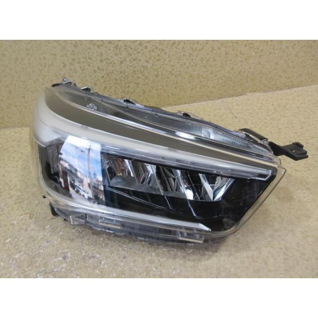 トヨタ ライズ A200A A210A 純正 LED 右 ヘッドライト 刻印：AD