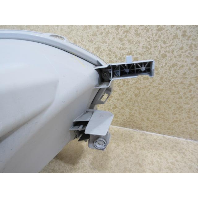 トヨタ プロボックス NCP160V 純正 ハロゲン 左 ヘッドライト KOITO 52