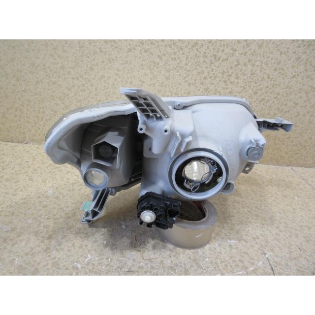 トヨタ プロボックス NCP160V 純正 ハロゲン 左 ヘッドライト KOITO 52