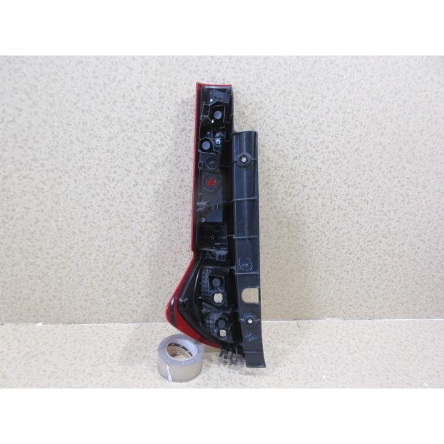 トヨタ ルーミー M900A/M910A 純正 右 テール ランプ 81551-B1160