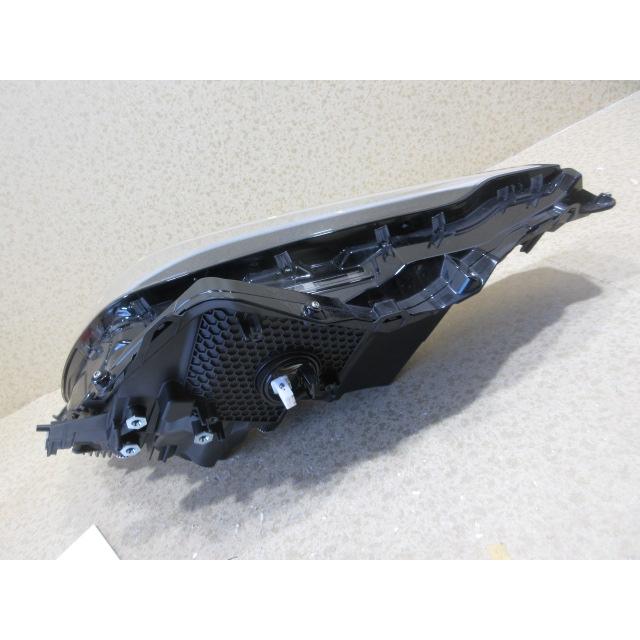 レクサス NX AAZH20/AAZH25 3眼 純正 LED 右 ヘッドライト 81145