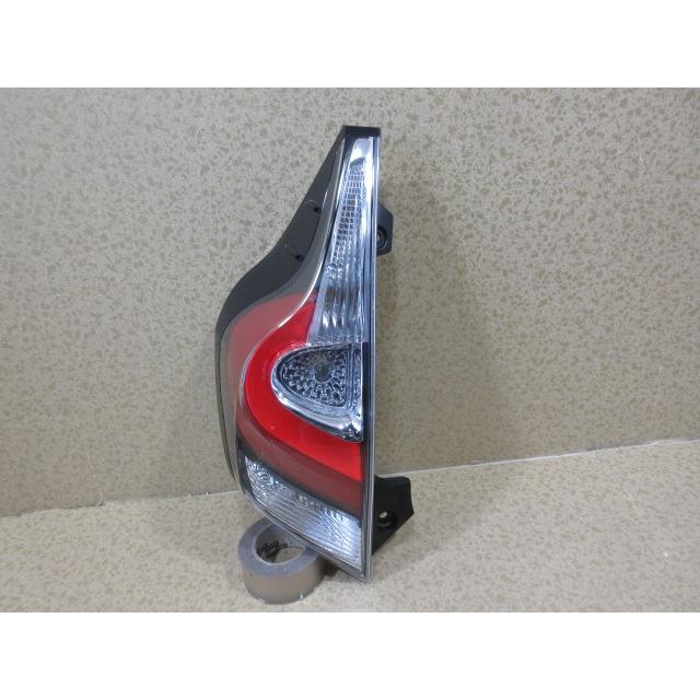 良品 トヨタ アクア NHP10 後期 純正 左 テール ランプ 81561-52E90