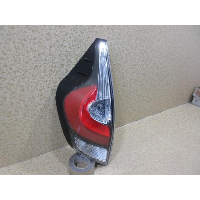 良品 トヨタ アクア NHP10 後期 純正 左 テール ランプ 81561-52E90