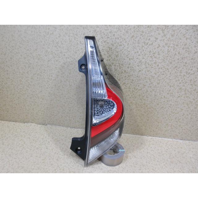 良品 トヨタ アクア NHP10 後期 純正 右 テール ランプ STANLEY 52-309