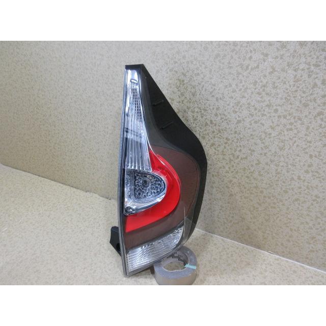 良品 トヨタ アクア NHP10 後期 純正 右 テール ランプ STANLEY 52-309