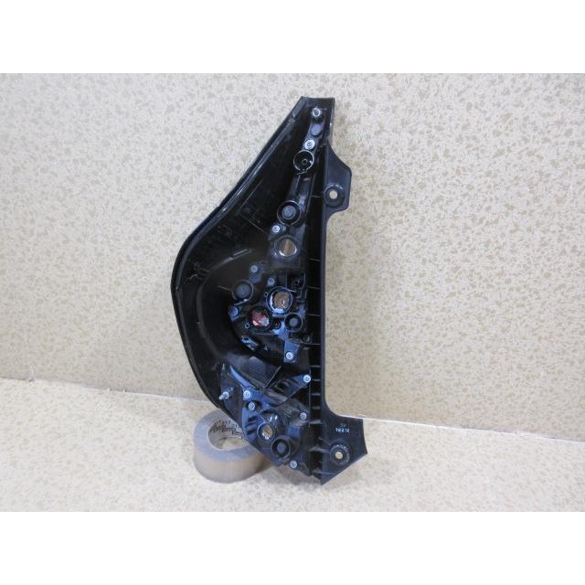 良品 トヨタ アクア NHP10 後期 純正 右 テール ランプ STANLEY 52-309