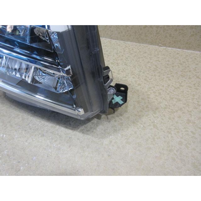 ダイハツ ハイゼット S700V 純正 LED 右 ヘッドライト 刻印：エR 81130