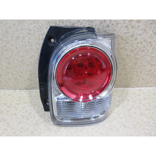 良品 ダイハツ ムーヴ キャンバス LA800S/LA810S 純正 右 テール