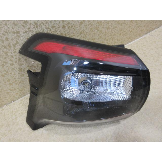 トヨタ シエンタ NSP170/NHP170 純正 左 テール ランプ 81561-52C90