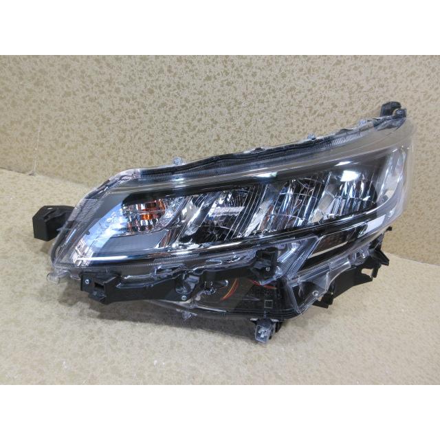 ノア ZWR90W 右　ヘッドランプ　ライト　 V1-1 81150-V1021 良品 トヨタ ノア MZRA90W/ZWR90W 純正 LED 左 ヘッドライト 81150