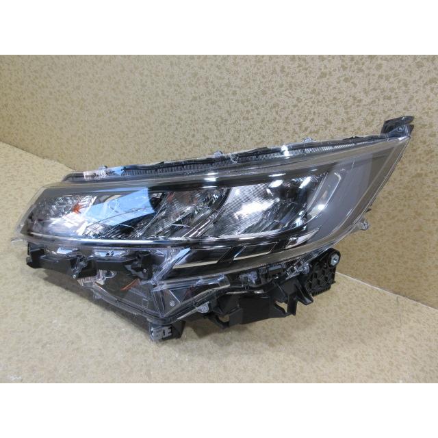 ノア ZWR90W 右　ヘッドランプ　ライト　 V1-1 81150-V1021 良品 トヨタ ノア MZRA90W/ZWR90W 純正 LED 左 ヘッドライト 81150