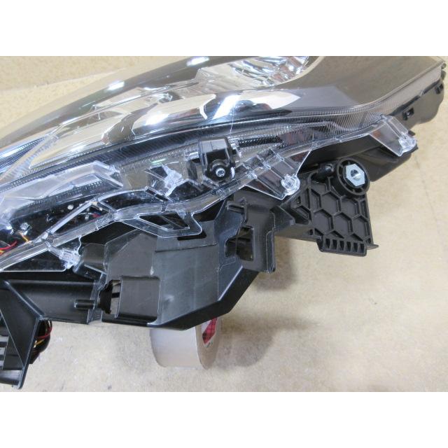 良品 トヨタ ノア MZRA90W/ZWR90W 純正 LED 左 ヘッドライト 81150