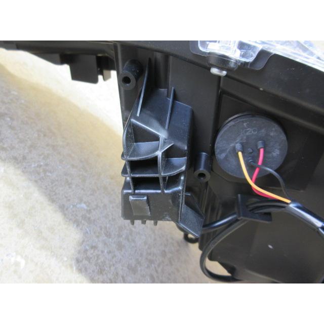 良品 トヨタ ノア MZRA90W/ZWR90W 純正 LED 左 ヘッドライト 81150