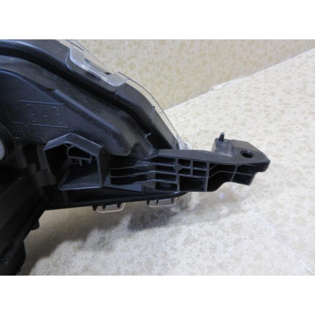 良品 トヨタ ノア MZRA90W/ZWR90W 純正 LED 左 ヘッドライト 81150