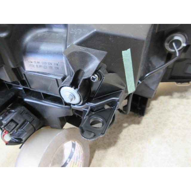 良品 トヨタ ノア MZRA90W/ZWR90W 純正 LED 左 ヘッドライト 81150