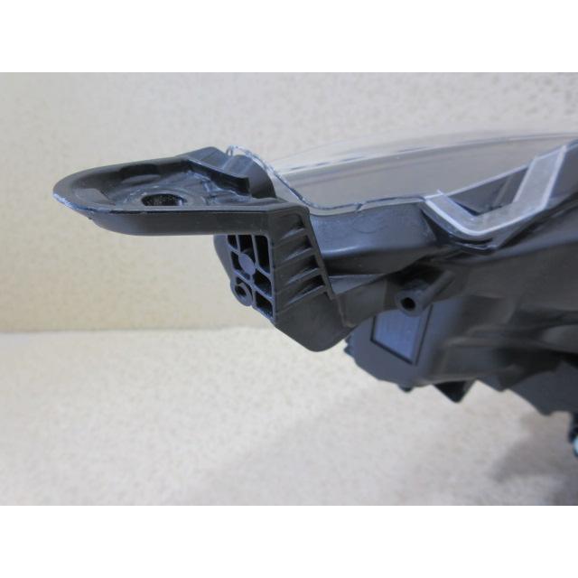 良品 トヨタ ノア MZRA90W/ZWR90W 純正 LED 左 ヘッドライト 81150