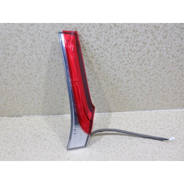GP5フィット　後期　右テールレンズ 良品 ホンダ フィット HV GP5 純正 右 テール フィニッシャー ランプ