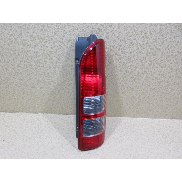 トヨタ ハイエース 200系 純正 右 テール ランプ KOITO 26-120 : 株式