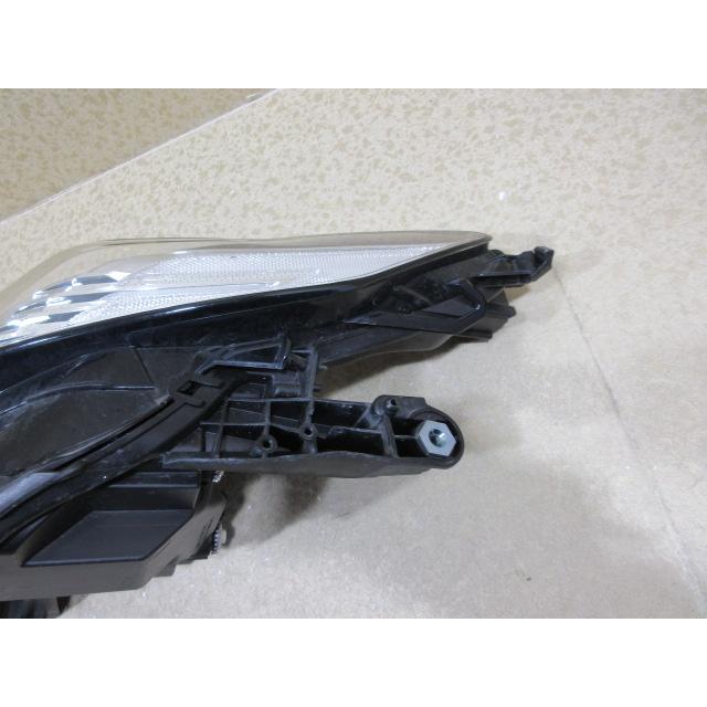 トヨタ カムリ AXVH70 純正 LED 左 ヘッドライト 刻印：Y 81185-33E11
