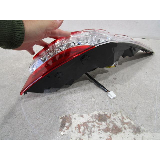 良品 トヨタ カムリ AXVH70 純正 右テールランプ : 株式会社MKParts