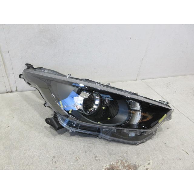 良品 トヨタ ヤリス MXPA10/MXPA15 純正 LED 右 ヘッドライト