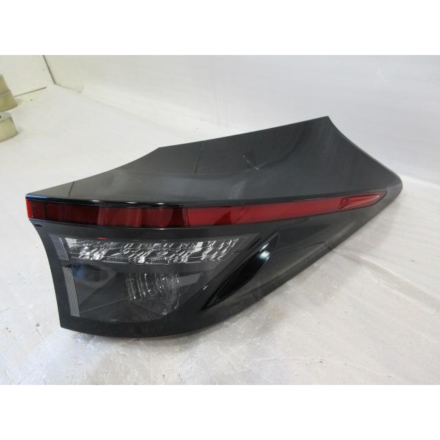 トヨタ　ヤリスクロス　右テールランプ 良品 トヨタ ヤリス クロス MXPH10/MXPB10 純正 右 テールランプ