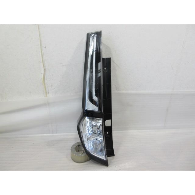 ルーミー、カスタム後期、純正テール トヨタ(純正) ルーミーカスタム純正 テールランプ のパーツレビュー