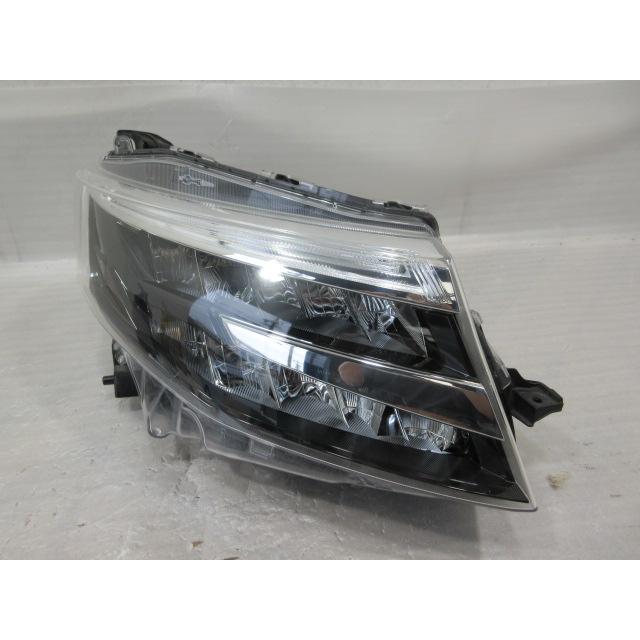良品 トヨタ ルーミー カスタム M900A/M910A 後期 純正 LED 右 ヘッド 