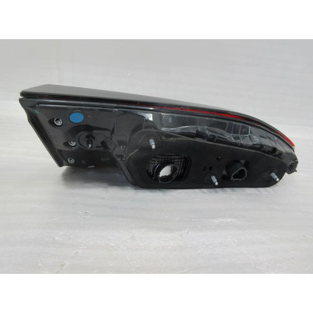 良品 トヨタ カローラ クロス ZSG10/MXGA10 純正 右 トランク テール
