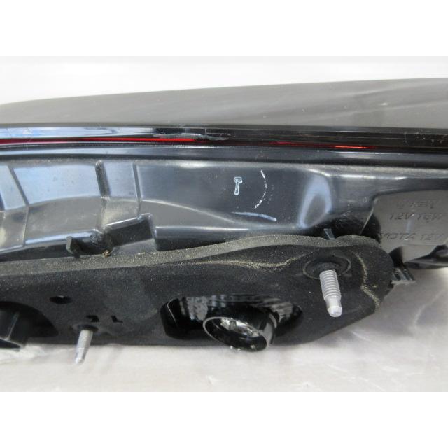 良品 トヨタ カローラ クロス ZSG10/MXGA10 純正 左 トランク