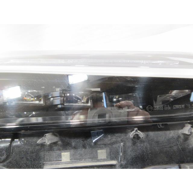 良品 レクサス NX AAZH20/AAZH25 ３眼 純正 LED 右 ヘッドライトの画像