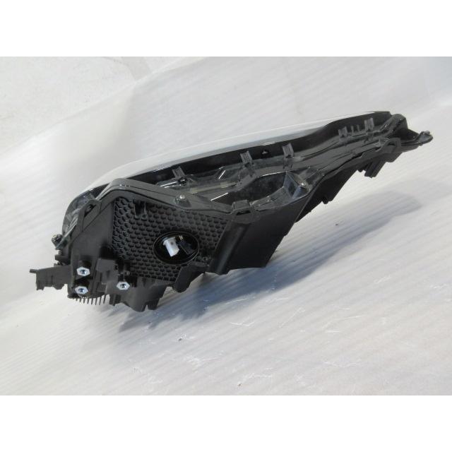 良品 レクサス NX AAZH20/AAZH25 ３眼 純正 LED 右 ヘッドライトの画像
