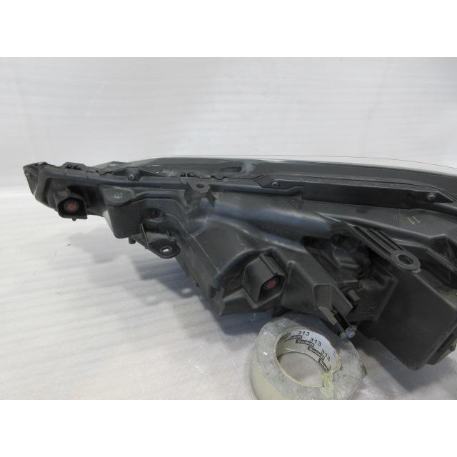 良品 レクサス NX AAZH20/AAZH25 ３眼 純正 LED 右 ヘッドライトの画像