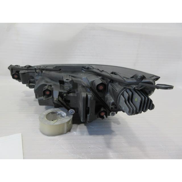 良品 レクサス NX AAZH20/AAZH25 ３眼 純正 LED 右 ヘッドライトの画像
