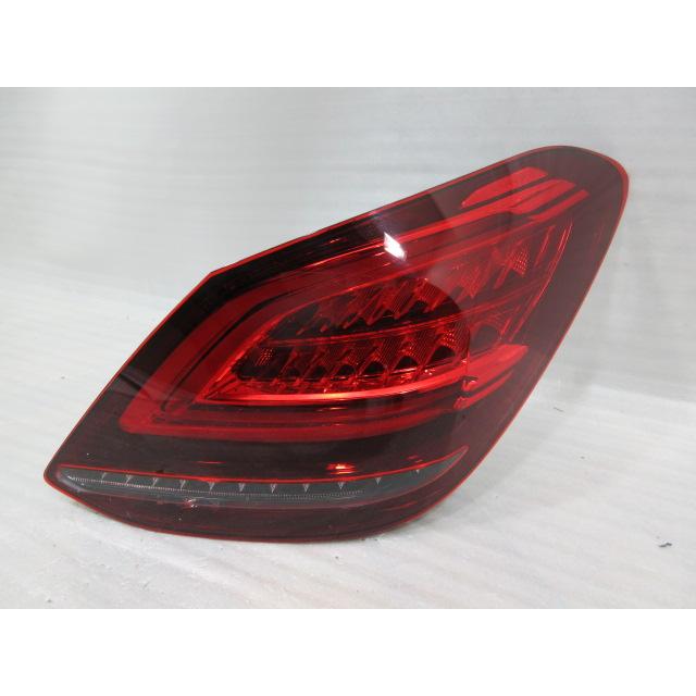 良品 メルセデス・ベンツ Cクラス W205 後期 純正 右 テールランプ