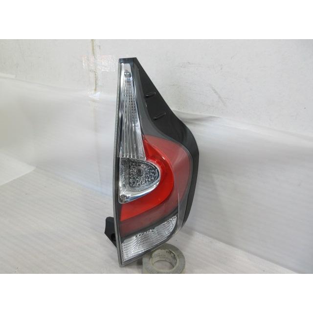 トヨタNHP10アクア後期　右テールランプ 良品 トヨタ アクア NHP10 後期 純正 右 テールランプ : 株式
