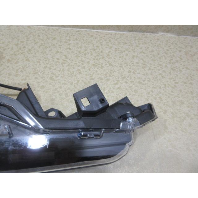 良品 トヨタ カローラ スポーツ NRE210 純正 LED 右 ヘッドライト