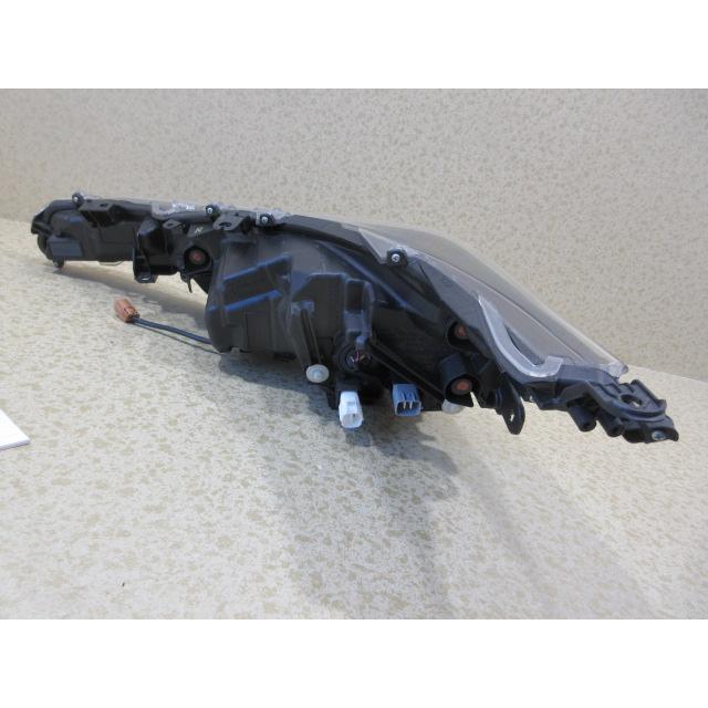 良品 トヨタ カローラ スポーツ NRE210 純正 LED 右 ヘッドライト