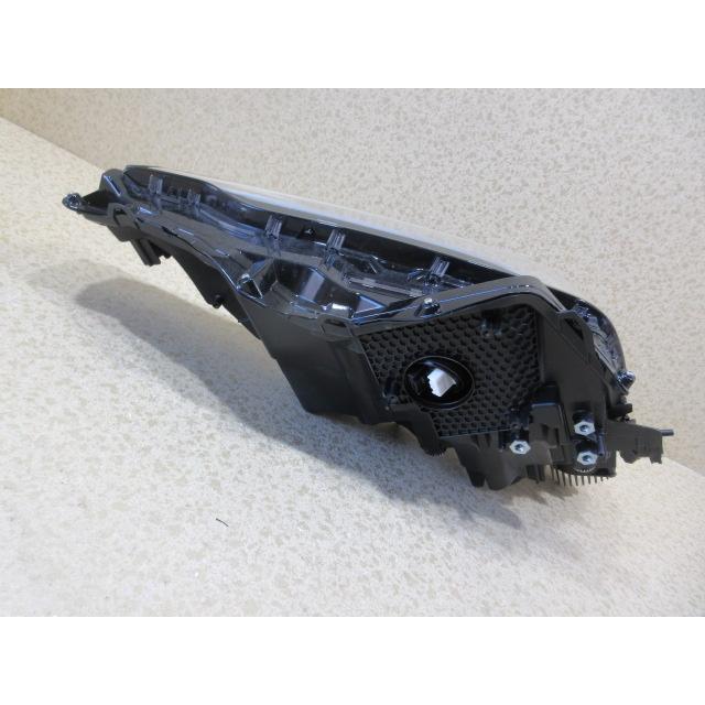 良品 レクサス NX AAZA20/TAZA25 3眼 純正 LED 左 ヘッドライト 81185