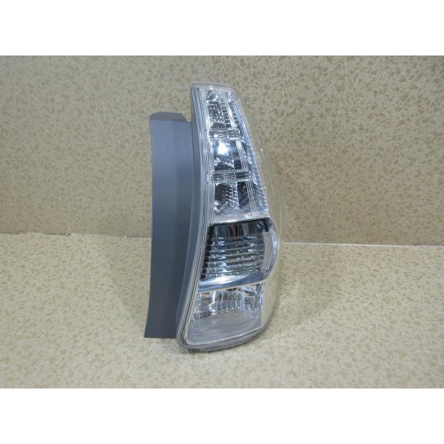 プリウスα　純正テール　左右セット　ZVW40 ZVW41 トヨタ プリウス α ZVW40/ZVW41 前期 純正 右 テール ランプ : 株式